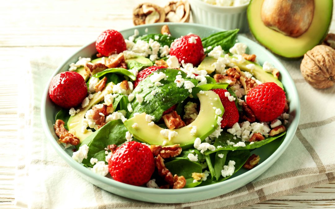Protein salad with Urda and avocado